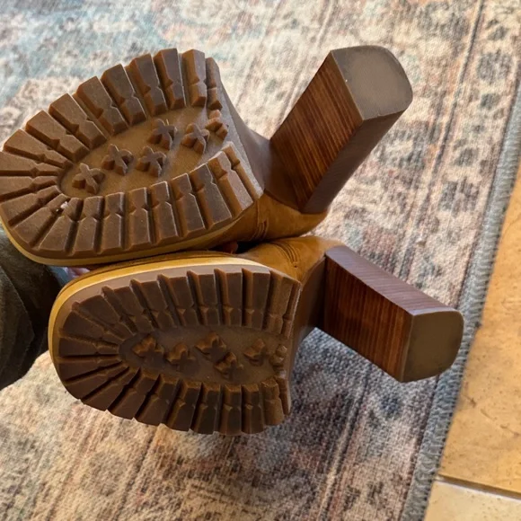 Steve Madden Breccan Tan and Black Lace-Up Block Heel Boots -‎ 10 - Picture 15 of 15